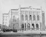 A debreceni sznhz. Szkalnitzky Antal tervezte. 1865-ben nylt meg.