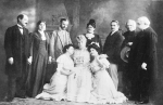 Mder Rezs–Csiky Gergely: A nagymama. Npsznhz, 1908. Ell, kzpen: Turchnyi Olga (Mrta), Blaha Lujza (Szermi grfn), Della Donna Eugnia (Piroska)