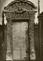 134. Sekrestyeajtó a kolozsvári Szent Mihály-templomban a plébános mellképével. Ausztriai import, 1528
