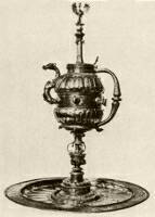 142. Boroskancsó tállal, aranyozott ezüst, zománcdíszítéssel. Losonci Antal csináltatta 1548-ban