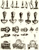  Fibules de bronze, boucles de ceinture et peignes d’os provenant du cimetière goth de Marosszentanna