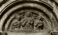 13. Le Christ en majest entre deux apôtres dans le tympan du portail du Sud de la cathdrale de Gyulafehrvr, vers 1200