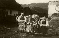 105. Femmes habilles pour la fête à Torockszentgyrgy