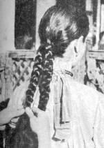 Hajfonat készítése (Désháza, v. Szilágy m.) – Koszorúba tűzött haj (Désháza v. Szilágy m.)