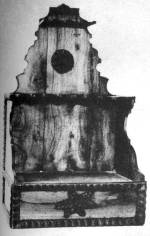 Difbl ksztett pipatrium, faragott keretekkel s rozettkkal (Karcag, Szolnok m., 19. sz. els fele) Bp. Nprajzi Mzeum