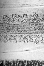 Ingujj hímzésének részlete (Romonya, Baranya m., 19. sz. második fele) Bp. Néprajzi Múzeum