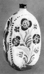 Pálinkás butella, elején virágtő S alakú tengellyel (Mezőcsát, Borsod-Abaúj-Zemplén m., 19. sz. második fele) Bp. Néprajzi Múzeum