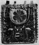 Dohányzacskó bőrrátéttel és színes selyemhímzéssel (Kalotaszeg, v. Kolozs m., századforduló)