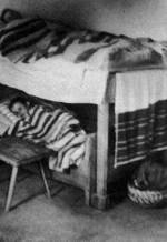 Kerekes tolgy gyermekek szmra a szlk gya alatt (Nyrsz, v. Kolozs m., 1940-es vek)