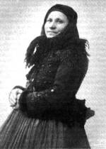 Asszony, nnepl, blelt ujjasban (Maconka, Ngrd m., 1937)