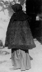 125. Asszony kisbundban. Mezcst (Borsod-Abaj-Zempln megye). Gyrffy Istvn felvtele, 1928. (Herman Ott Mzeum, Miskolc)