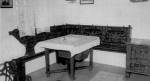86. Lakszoba asztalszeglete, a pad 1894-ben, a lda 1868-ban kszlt. Fadd (Tolna vrmegye). Dmtr kos felvtele, 1962 (Nprajzi Mzeum, Budapest)