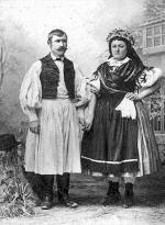 82. Fiatal házaspár. Becefa (Baranya vm.) – Ismeretlen fényképész felv. 1900–1910 közötti évek. Néprajzi Múzeum, Budapest F 290 903