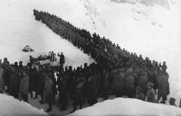 Frontharcosok felesksznek IV. Krolyra, az j kirlyra. 1916. december