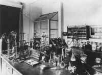 Egyeslt Izz, Wolfram-laboratrium (1930 k.)