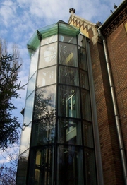 A 2005-ben elkészült  lift